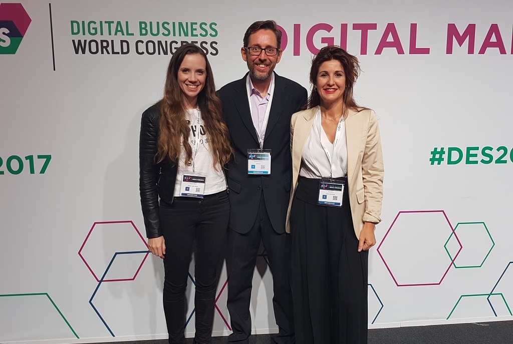 Fernando Rivero con Sarah Moore y Eva Ivars en el Digital Marketing Planet