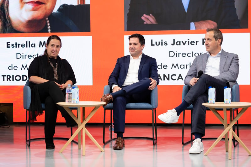 De Izquierda a derecha: Estrella Moya, directora de marketing Triodos Bank; Luis Javier Ruiz, director de marketing Banca March; Iñaki Lerga, director de sostenibilidad AXA