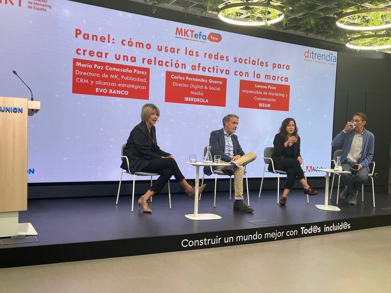 María Paz Comesaña Pérez, de EVO Banco, Carlos Fernández Guerra, de Iberdrola y Lorena Poza, de Bizum en el Foro MKTefa, junto a Fernando Rivero, CEO de Ditrendia