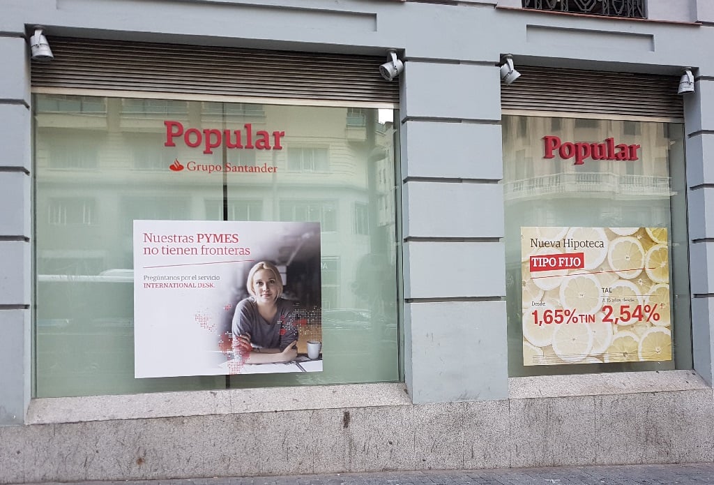 Ejemplo de publicidad en escaparates de Popular-Pymes-Hipoteca