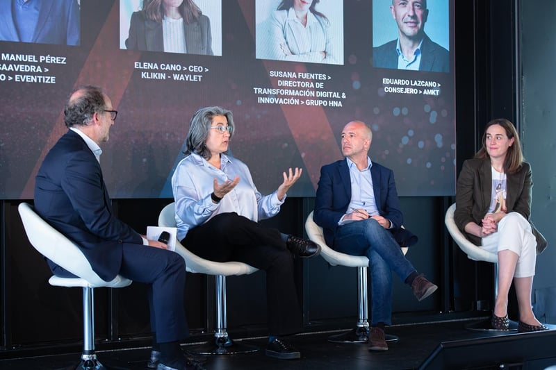 Foro-MKTefa-2025-Panel-Datos